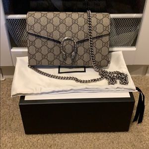 Gucci Dionysus GG supreme mini chain bag.